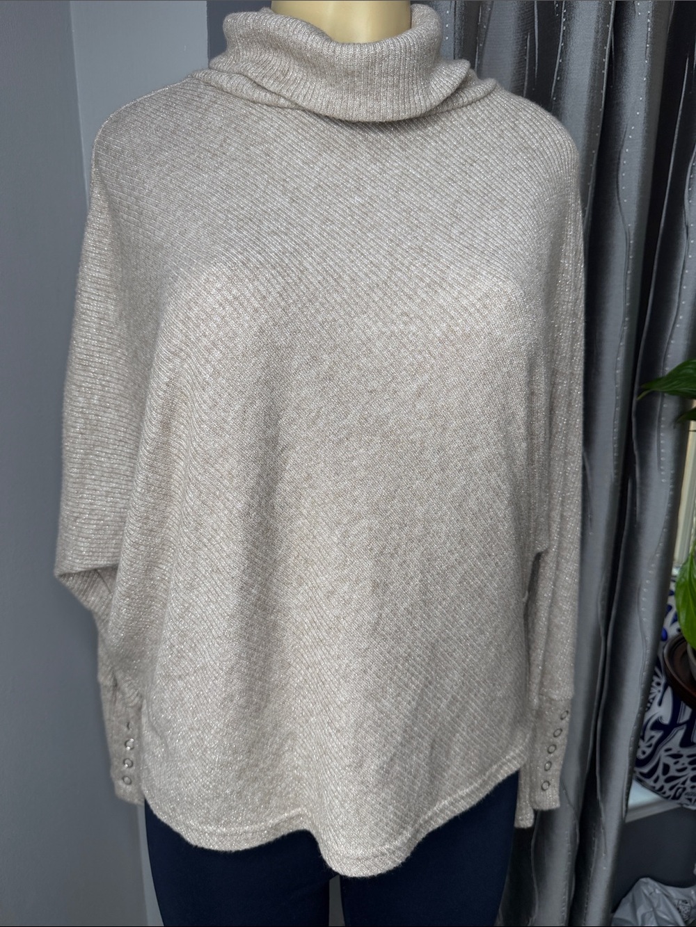 Simply Vera Vera Wang Women’s Sz L Cream Cowl-Neck Poncho Sweater NWT